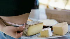 Welke kazen je kunt eten om buikvet kwijt te raken: een diëtist noemt 7 soorten